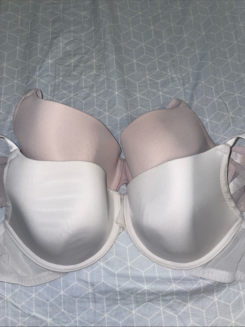 Bundle of 2 Women's Smooth T-Shirt Bras White & Light Pink. Barely Worn